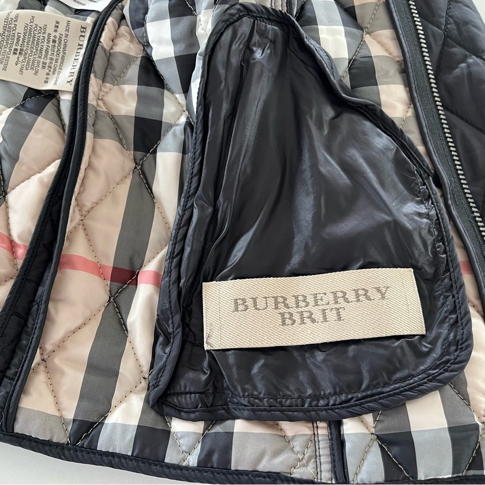 Burberry - Jacket / Puffer Coat - Black Quilted w/ Fitted Silhouette - Zip Front - Picture 11 of 16